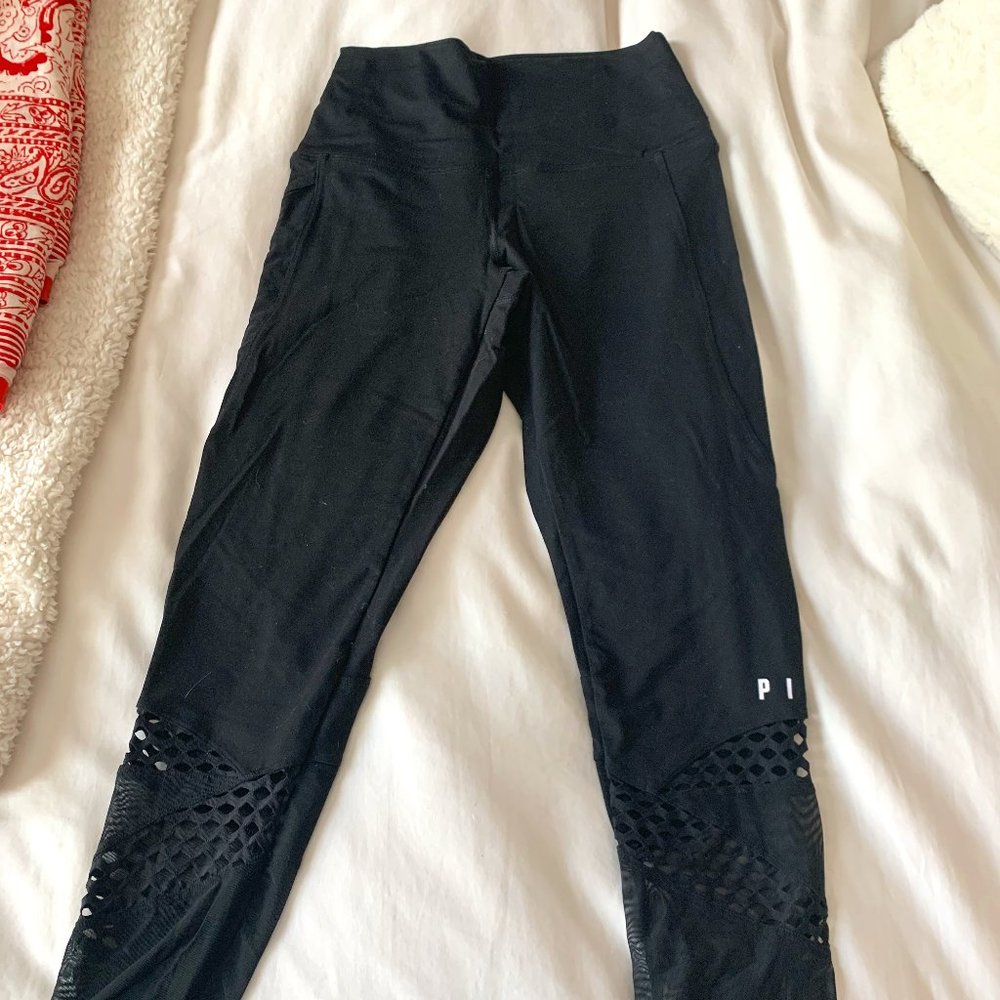Victoria Secret Cropped Leggings